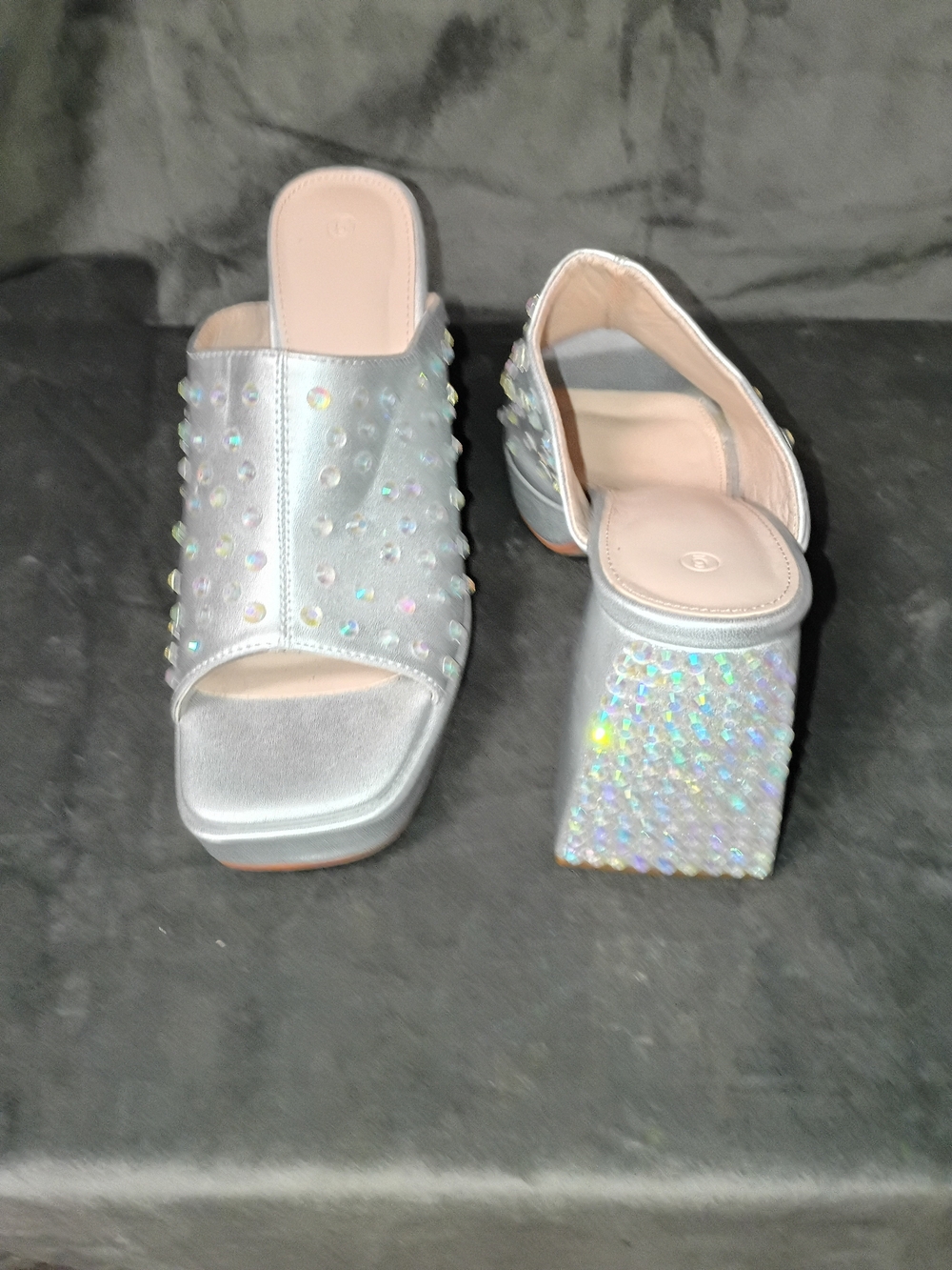 Hand Jeweled Women’s Silver Iridescent Gem Platform Mules Size 6 NWOT - Picture 7 of 8